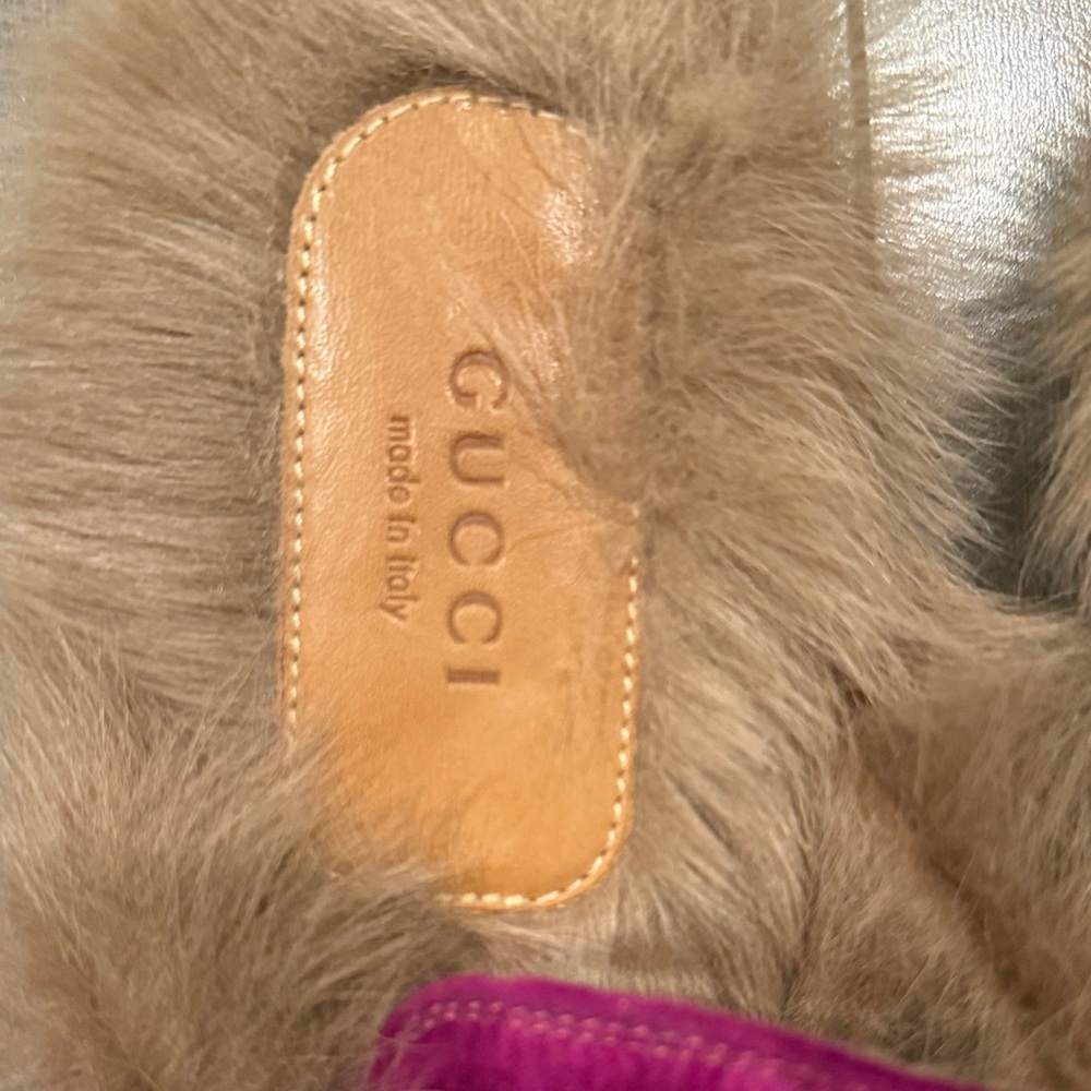 Gucci Women's Magenta Velvet Mules with Fur Trim - Picture 2 of 4